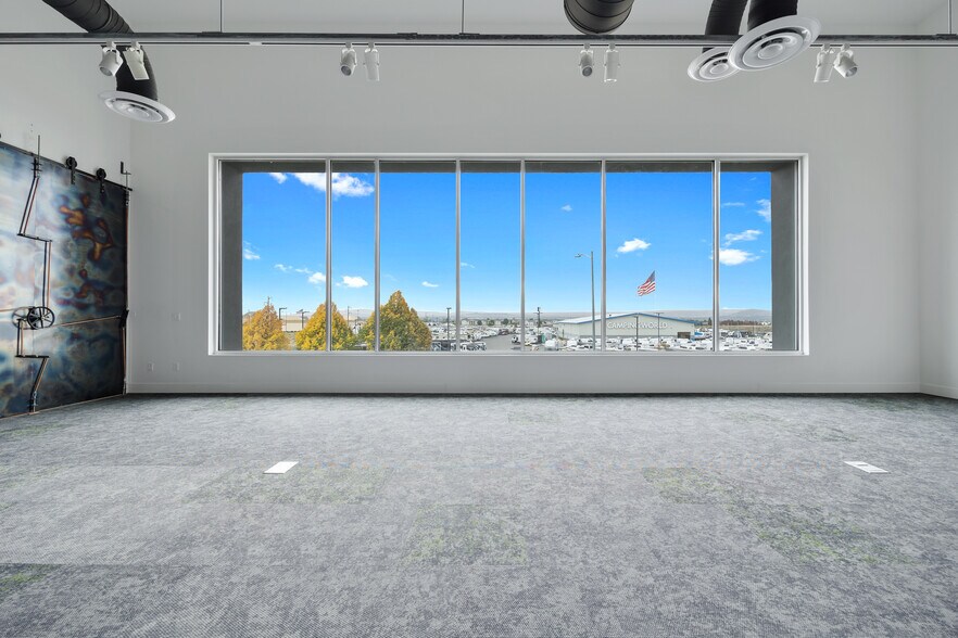 More Photos Of 9425 Sandifur Pky, Pasco Office For Sale