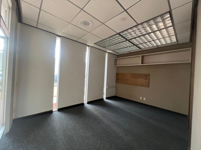 More Photos Of 205 Profit Dr, Victoria Showroom For Sale