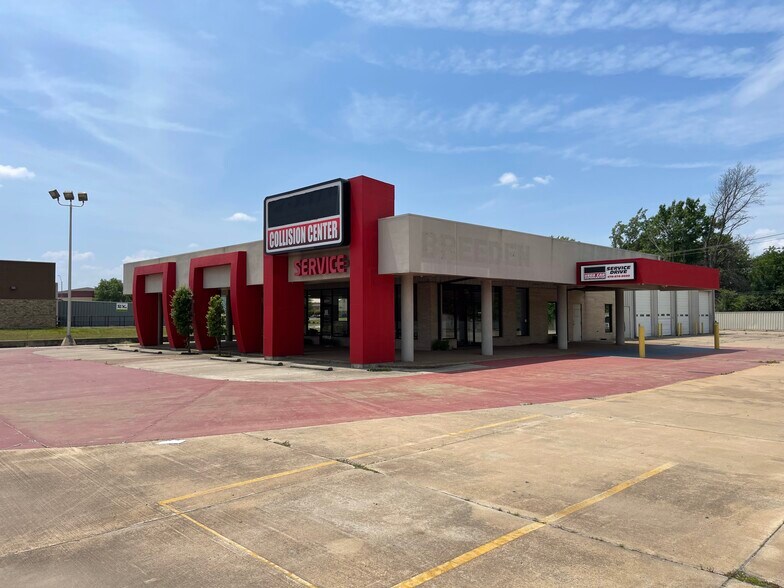 More Photos Of 8200 S US-71 Hwy, Fort Smith Auto Dealership For Sale
