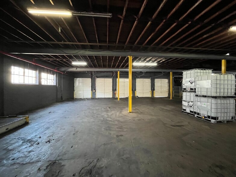 More Photos Of 285 W Trigg Ave, Memphis Manufacturing For Lease