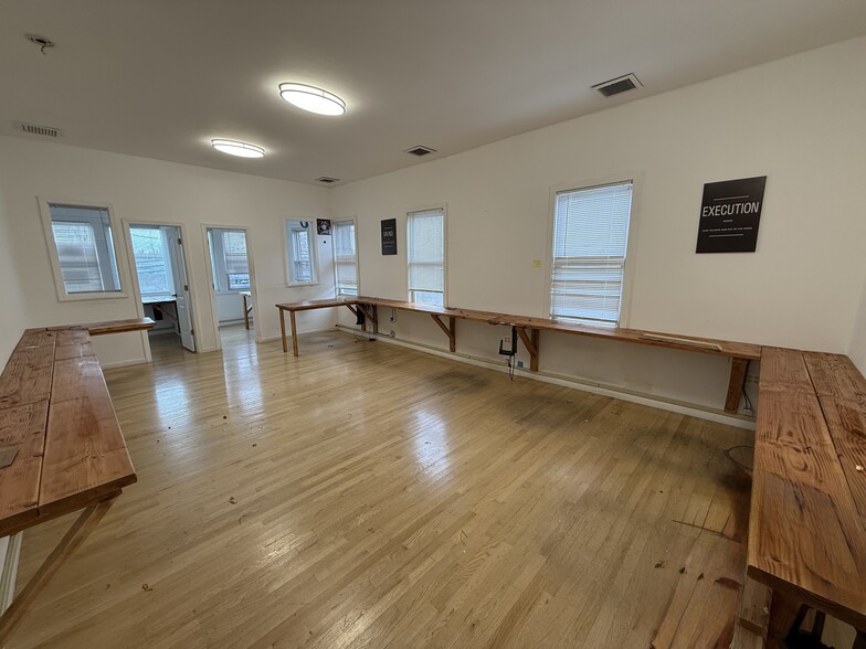 Primary Photo Of 217 Beach 116Th St, Rockaway Park Office For Lease