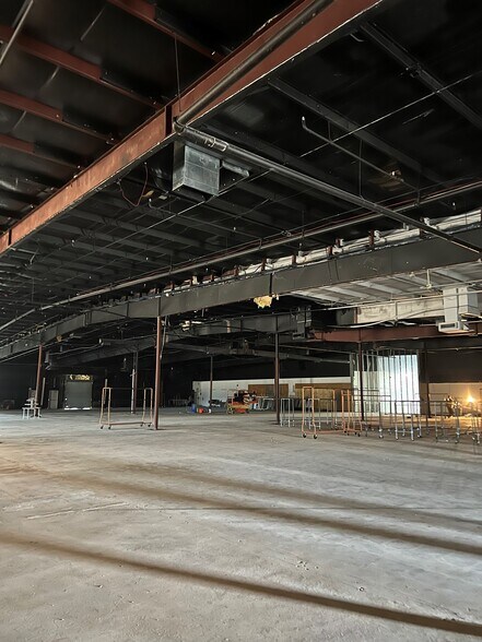 More Photos Of 800 Calcasieu Rd, Iowa Distribution For Lease