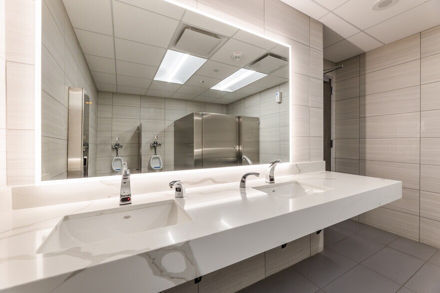 More Photos Of 6500 West Loop South, Bellaire Medical For Lease