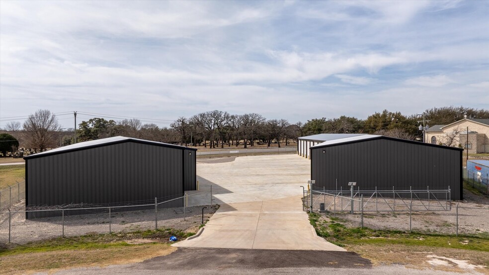 More Photos Of 3631 Fall Creek Hwy, Granbury Self Storage For Sale