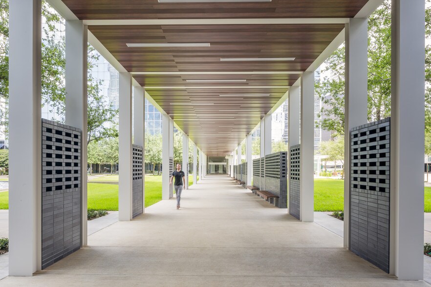 More Photos Of 11 Greenway Plz, Houston Office For Lease