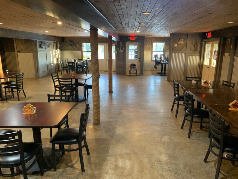 More Photos Of 220 W Bayshore Rd, Anahuac Marina For Sale