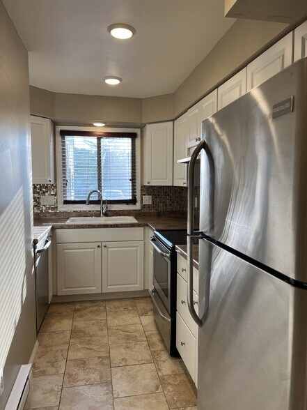 More Photos Of 1747 Oakdale Ave, Green Bay Apartments For Sale