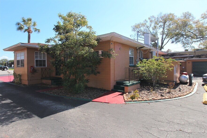 More Photos Of 7330 4th St N, Saint Petersburg Hotel For Sale