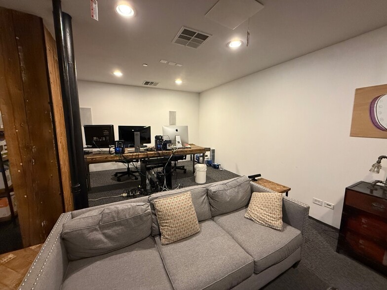 More Photos Of 106 N Aberdeen St, Chicago Office Residential For Sale