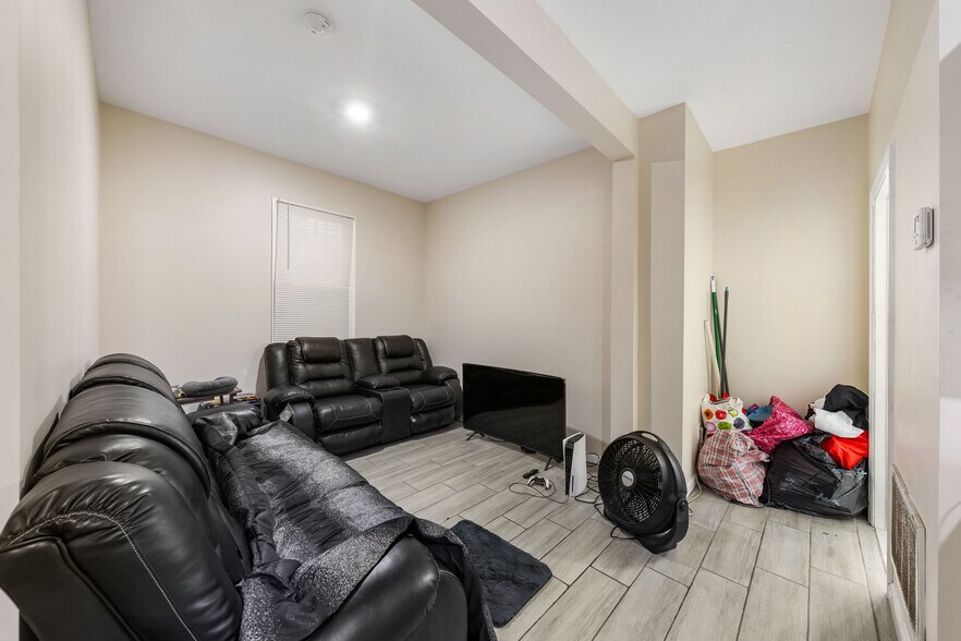 More Photos Of 146 Sherman Ave, Newark General Retail For Sale