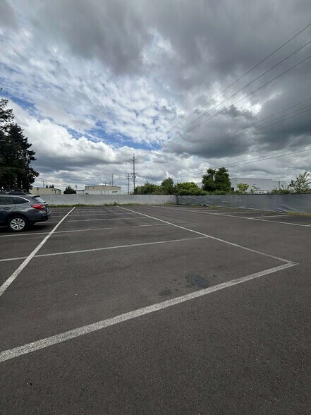 More Photos Of 163 SW Freeman Ave, Hillsboro Warehouse For Sale