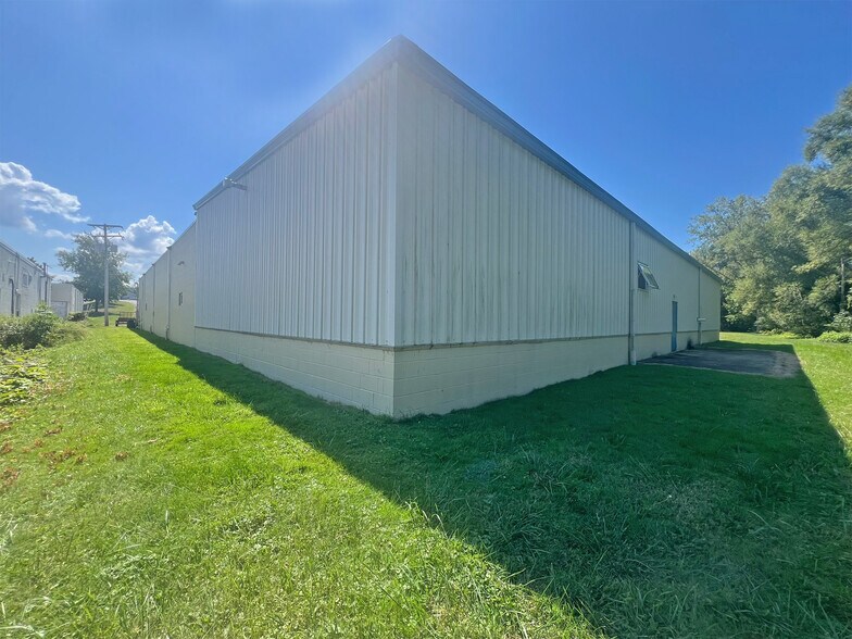More Photos Of 4300 W Ridge Rd, Erie Manufacturing For Sale