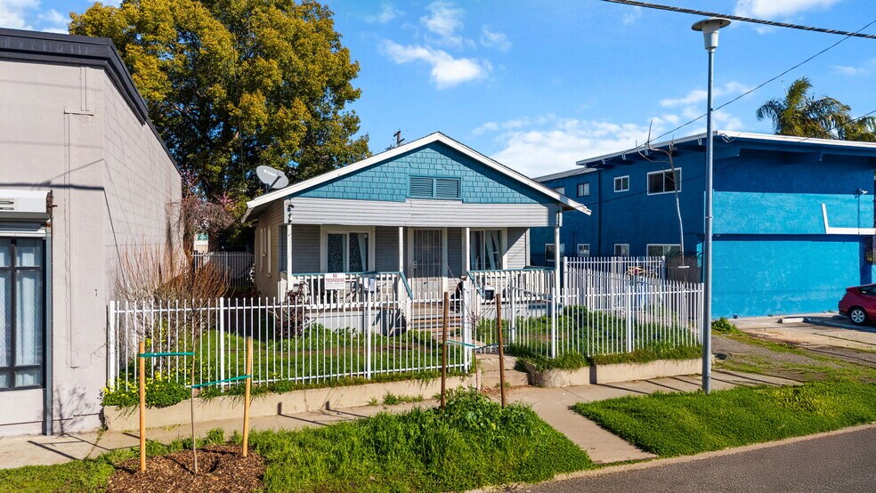 More Photos Of 715 Dixieanne Ave, Sacramento Apartments For Sale