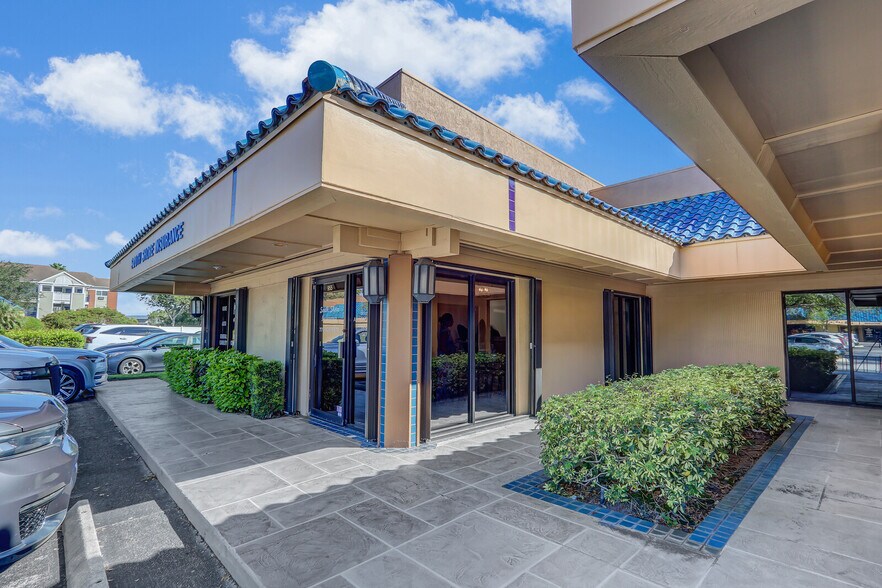 Primary Photo Of 955 SE Central Pky, Stuart Office For Lease