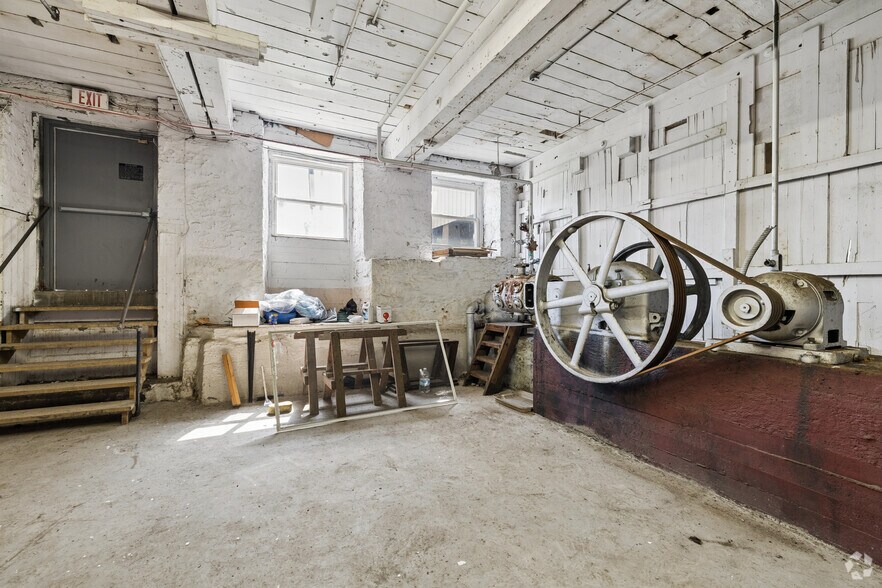More Photos Of 17 Mill Pl, New York Mills Unknown For Sale