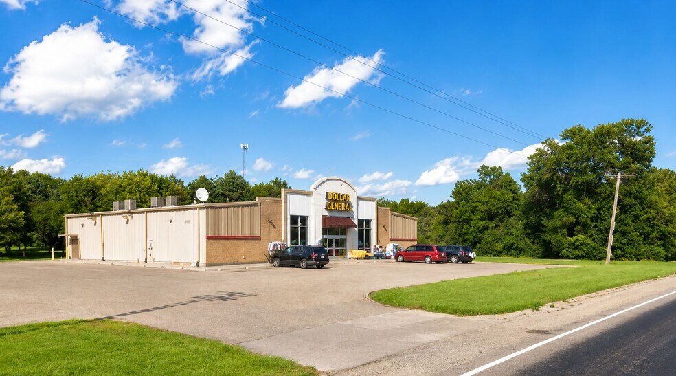 More Photos Of 198 Oak St, Dawson Storefront For Sale