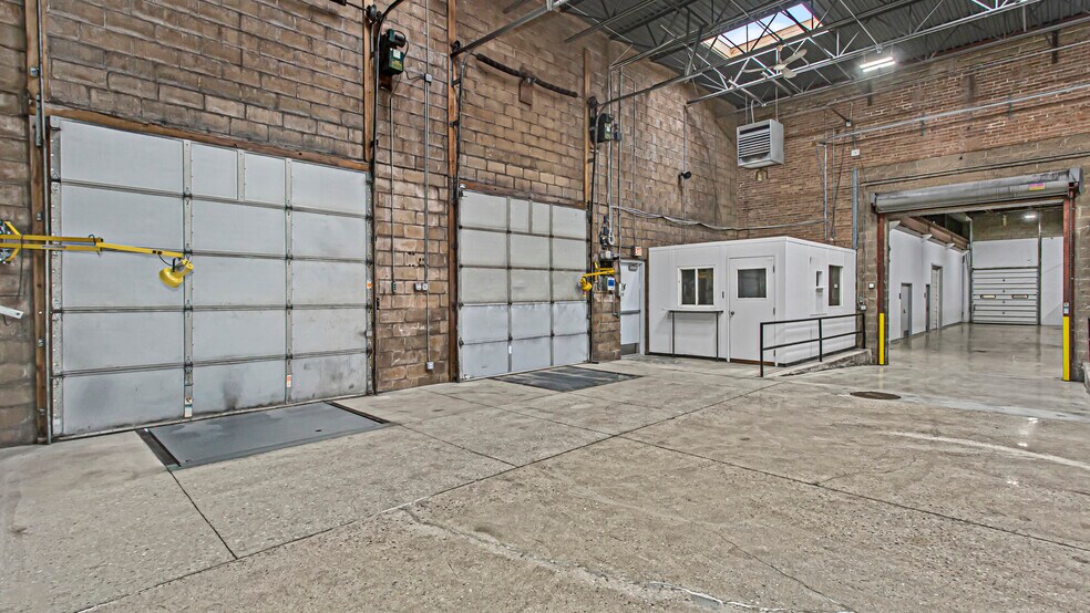 More Photos Of 1657 N Kostner Ave, Chicago Warehouse For Lease