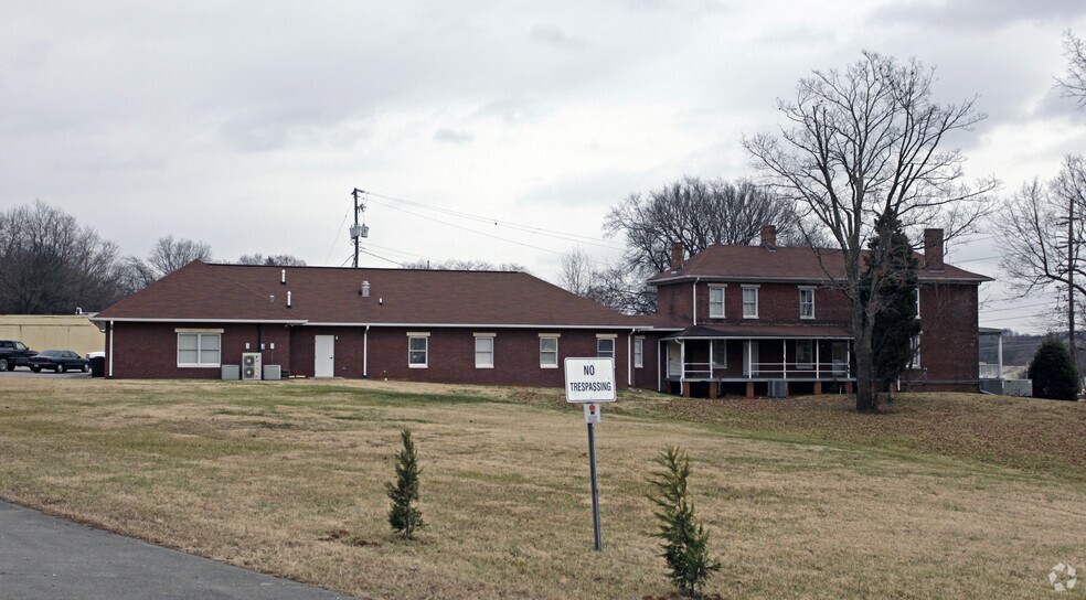 More Photos Of 1715 Riverside Dr, Knoxville Office For Sale