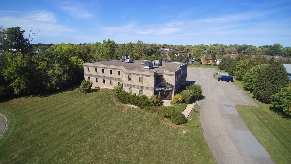More Photos Of 700 W Metro Park, Rochester Coworking Space