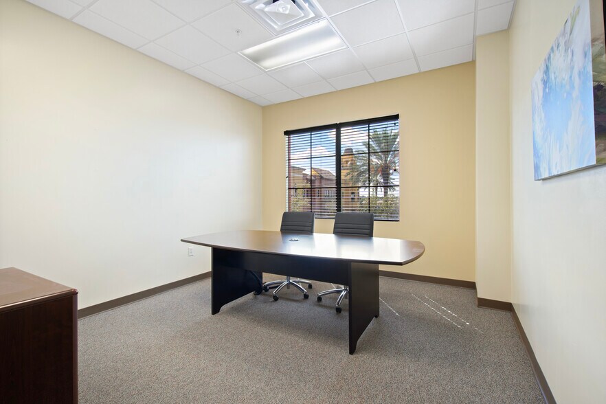 More Photos Of 7065 Westpointe Blvd, Orlando Office For Sale