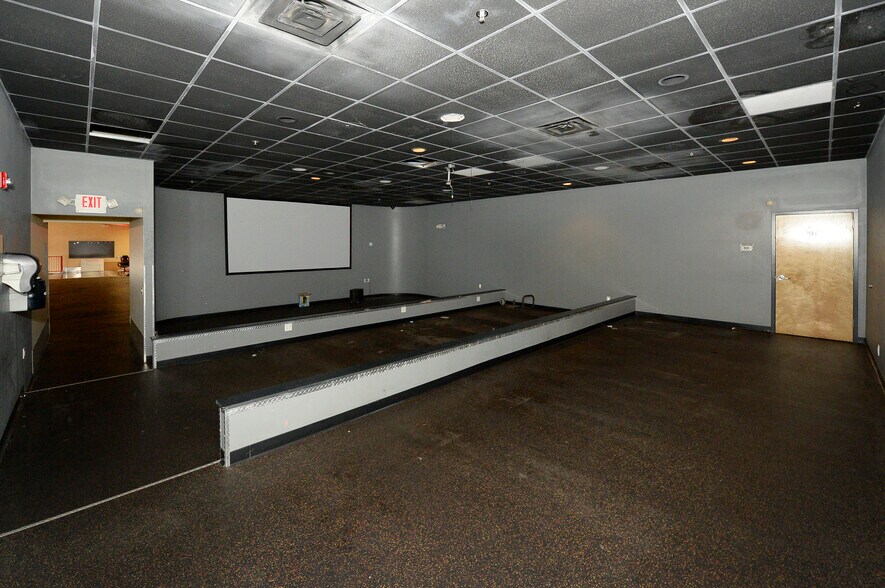 More Photos Of 806 Route 17 N, Ramsey Freestanding For Sale