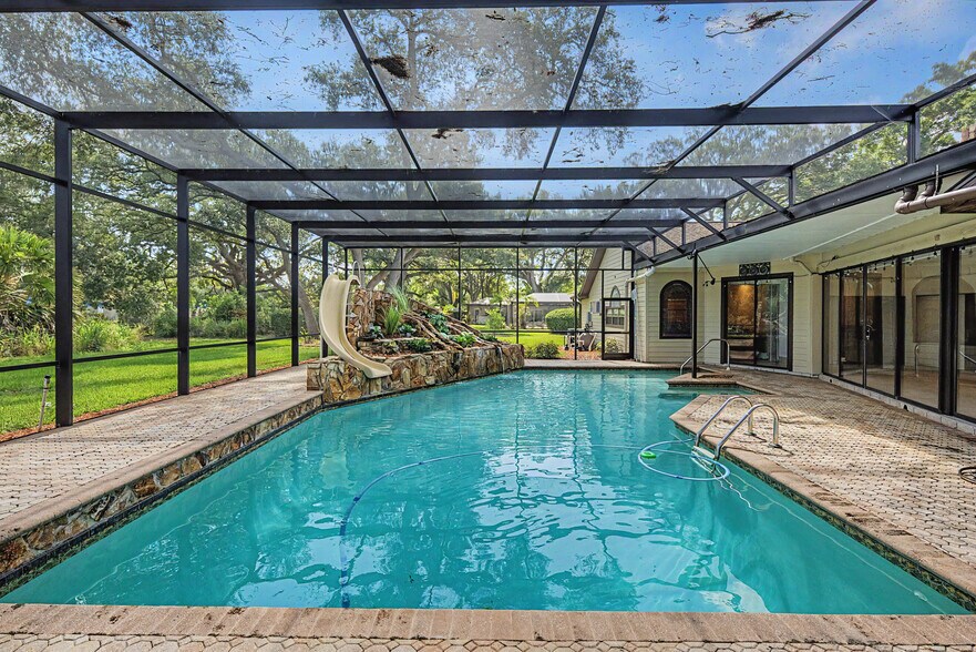 More Photos Of 2160 Laurence Dr, Clearwater Office For Sale