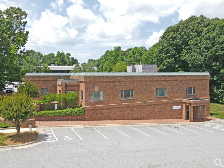 More Photos Of 130 Charlois Blvd, Winston-Salem Medical For Sale