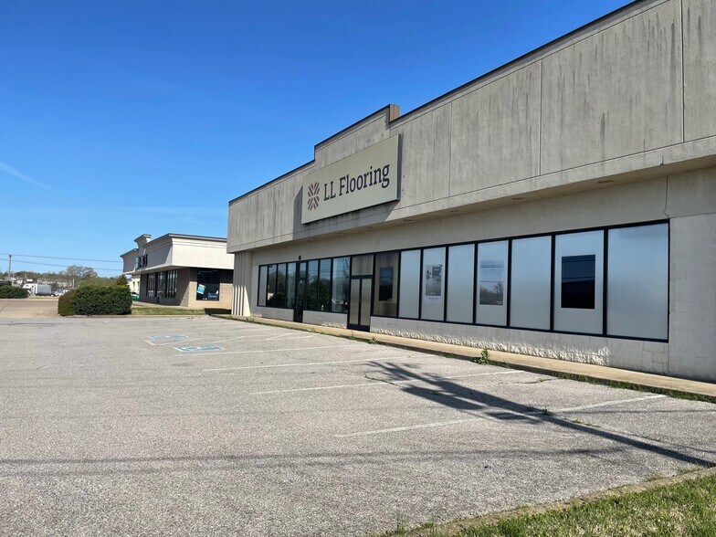 More Photos Of 115 Terminal Rd, Clarksville Freestanding For Lease