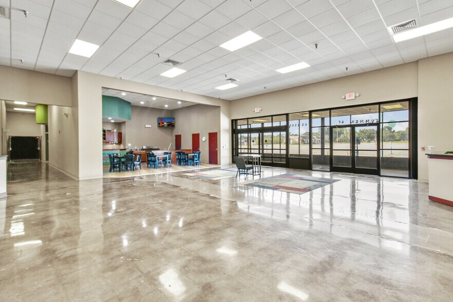 More Photos Of 300-314 E Main St, Parsons Freestanding For Sale