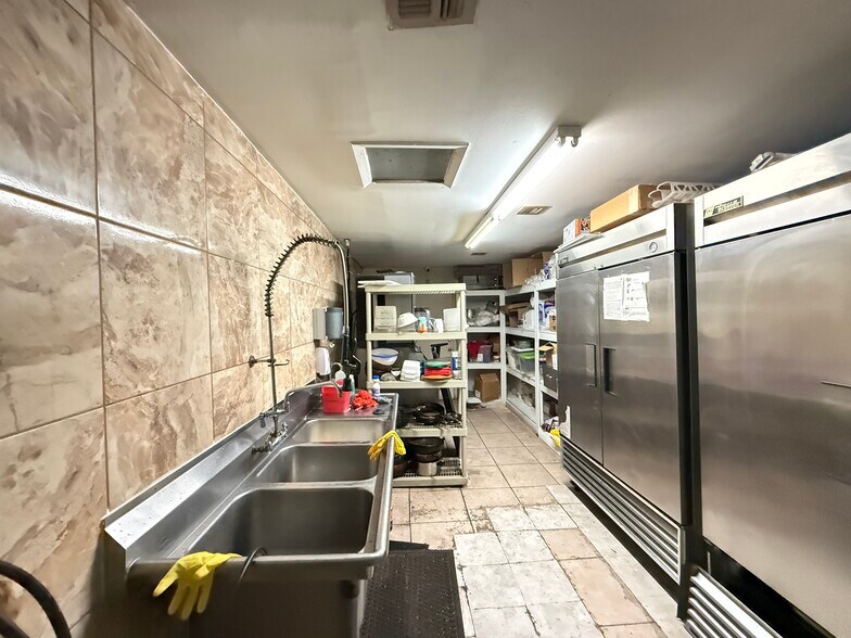 More Photos Of 8899 North Loop E, Houston Service Station For Sale