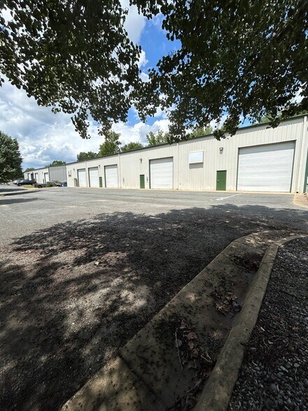 More Photos Of 24 Enterprise Ct, Fredericksburg Warehouse For Lease