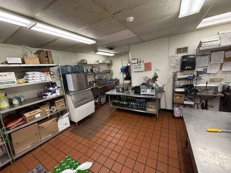 More Photos Of 85 Granite St, Westerly Restaurant For Lease