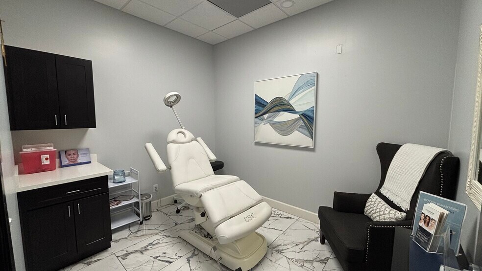 More Photos Of 1915 E Chandler Blvd, Chandler Coworking Space