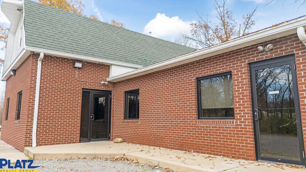 More Photos Of 170 Duquesne St, Columbiana Storefront Retail Office For Lease