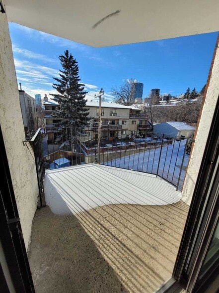 More Photos Of 423 3 Av NE, Calgary Apartments For Sale