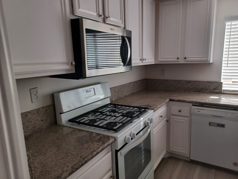 More Photos Of 13943 Trigger Ln, Victorville Healthcare For Sale