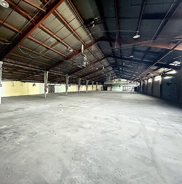 More Photos Of 2615 Elmhurst Ln, Portsmouth Warehouse For Lease