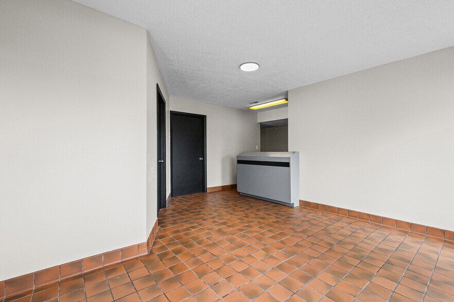 More Photos Of 11 S 2nd St, Festus Office For Sale