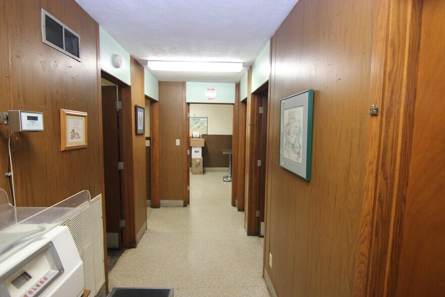 More Photos Of 2900 Belmont Ave, Youngstown Office For Sale