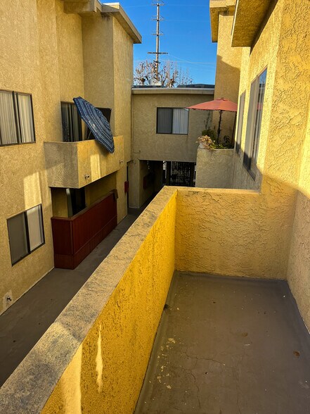 More Photos Of 13956 Vanowen St, Van Nuys Apartments For Sale