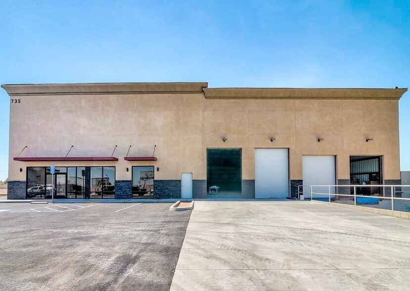 More Photos Of 735 E Heil Ave, El Centro Showroom For Sale