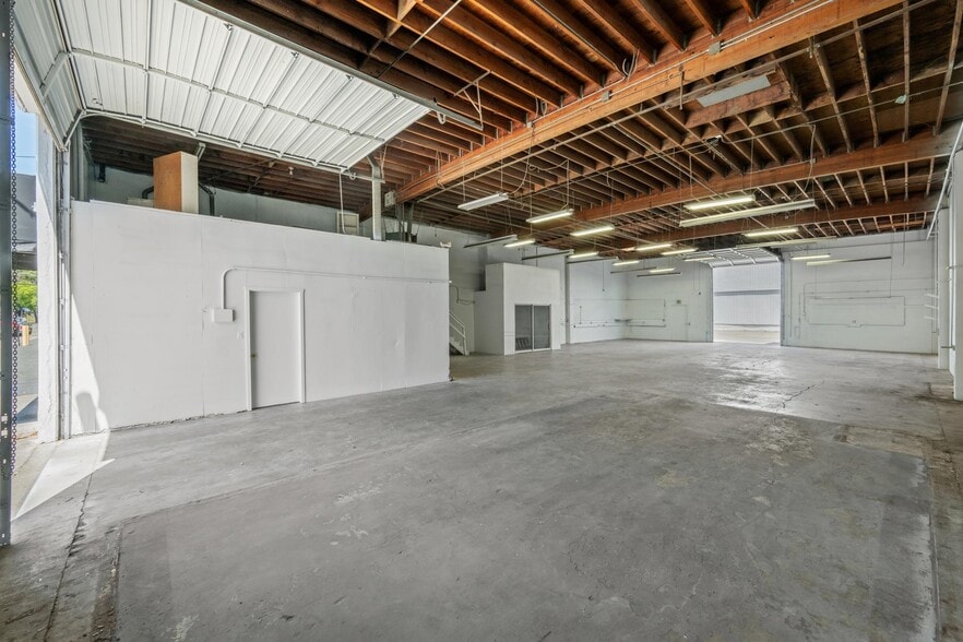 More Photos Of 2475 Bluebell Dr, Santa Rosa Industrial For Lease