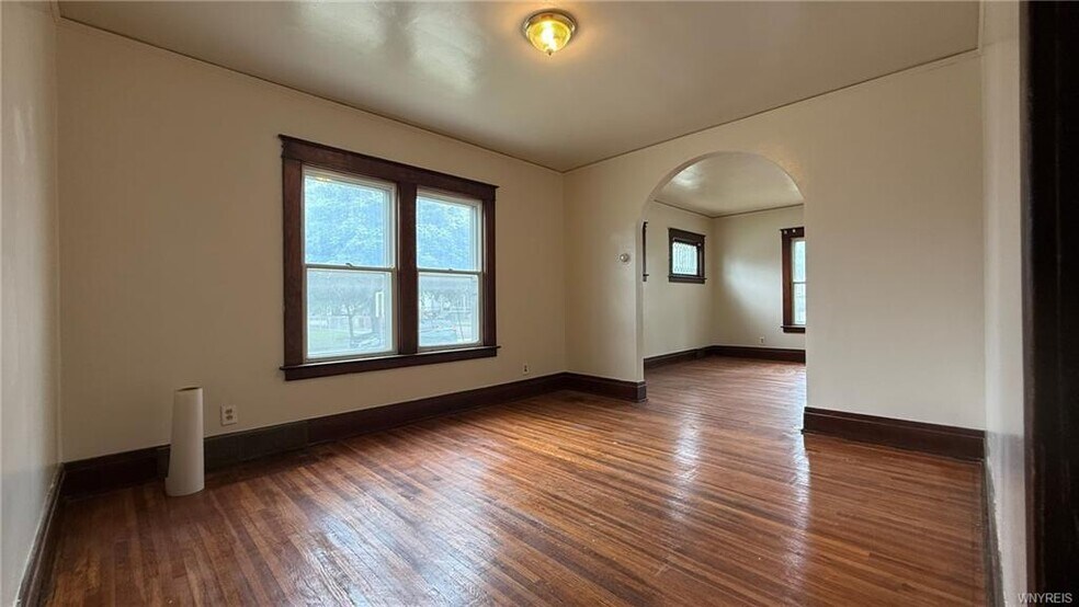 More Photos Of 1890 Linwood Ave, Niagara Falls Apartments For Sale