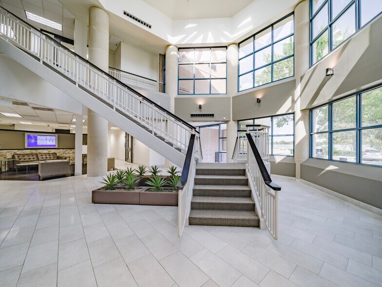 More Photos Of 4701 Old Shepard Pl, Plano Medical For Lease