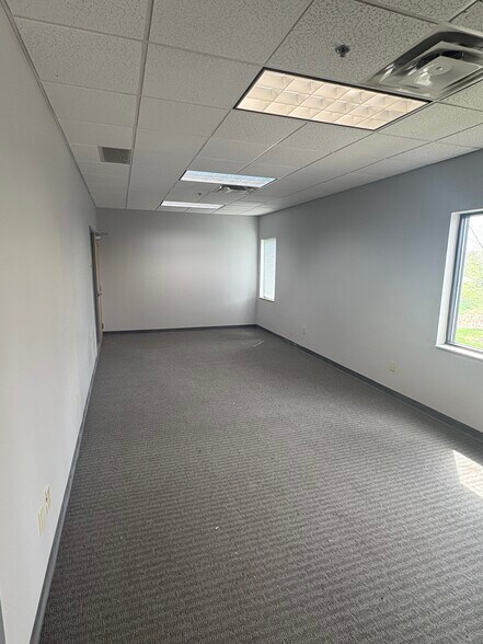 More Photos Of 422-434 Alexandersville Rd, Miamisburg Warehouse For Lease