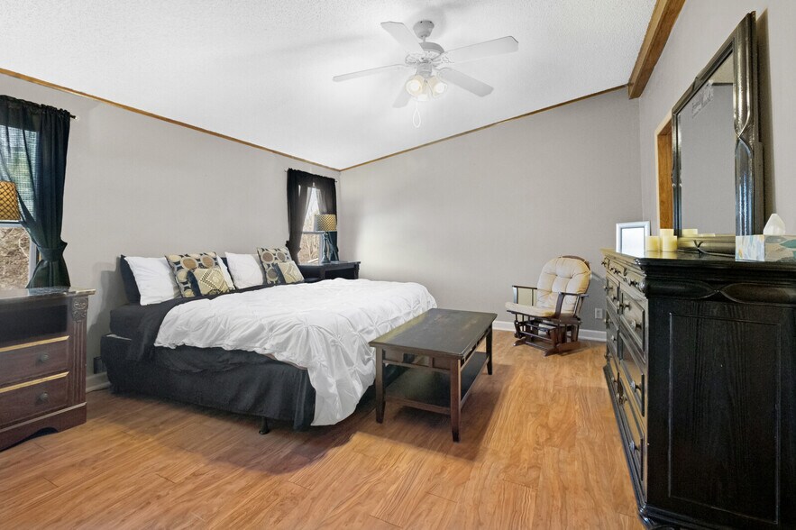 More Photos Of 7450 Highway 187, Eureka Springs Restaurant For Sale