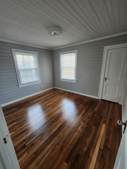 More Photos Of 109 Few St, Greer Office For Lease