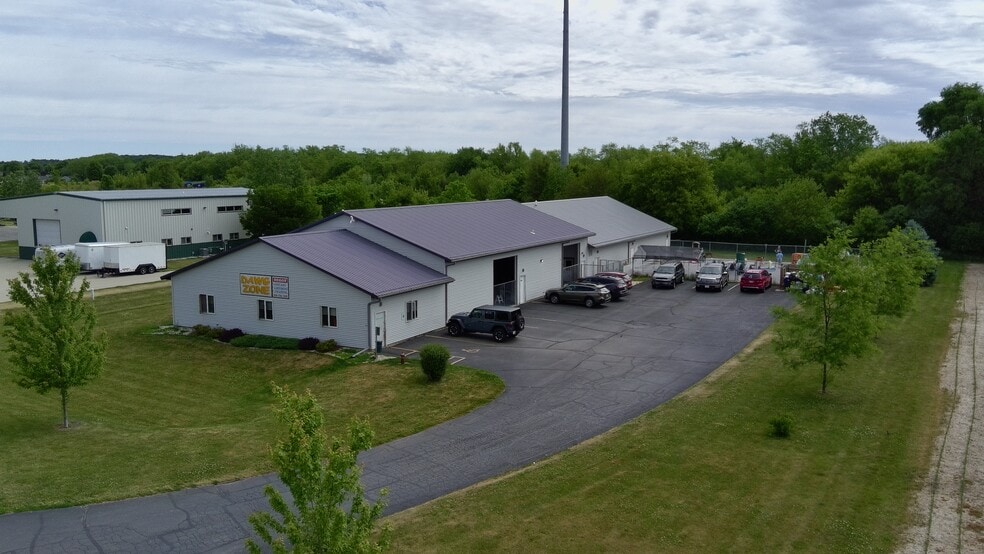 More Photos Of 4030 Commercial Dr, Janesville Manufacturing For Sale