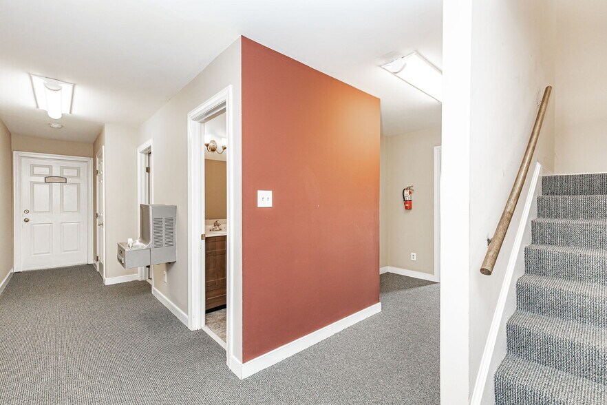 More Photos Of 10810 Hasty Ln, Midlothian Office For Sale