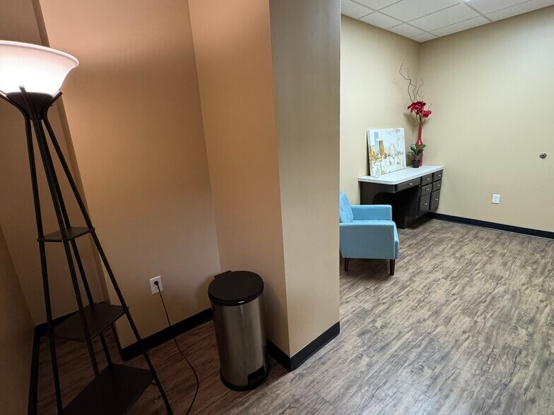 More Photos Of 1361 N Alma School Rd, Chandler Restaurant For Lease